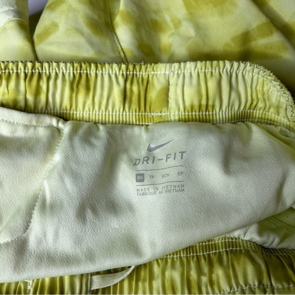 Nike Women's Surf to Sport Tempo Running Short in Luminous Green - Picture 4 of 6